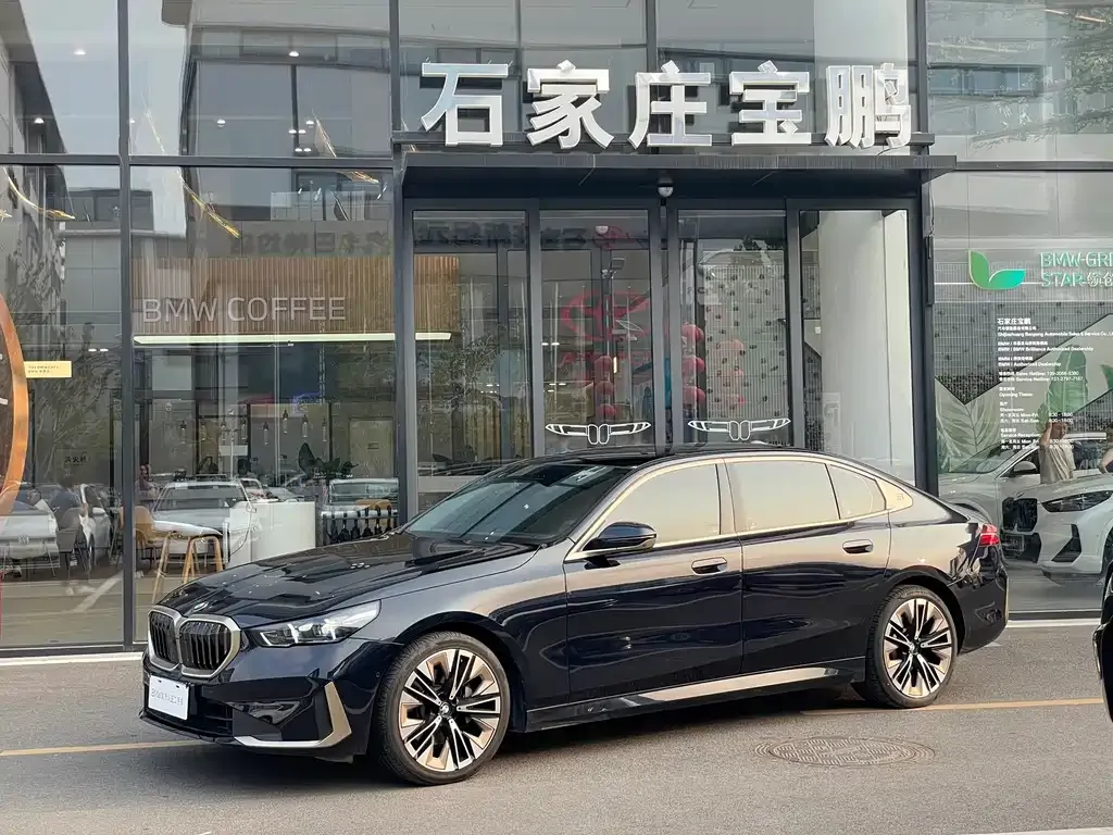 BMW 5 Series — фото 1