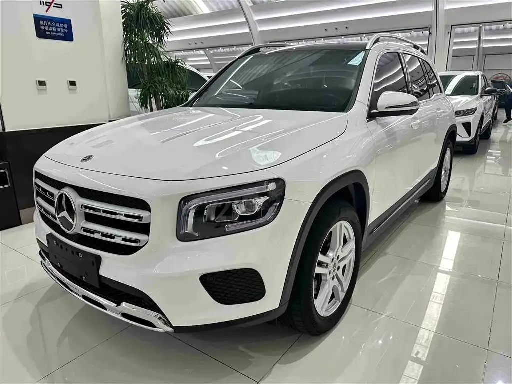 Mercedes-Benz GLB — фото 1