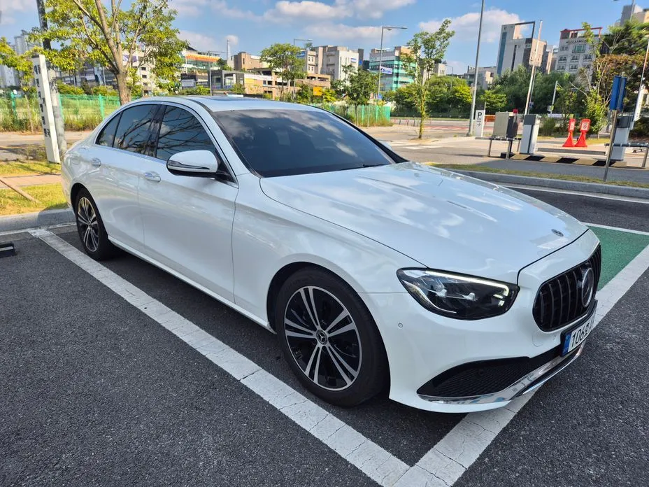 Mercedes-Benz E-Class — фото 1
