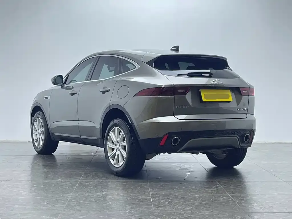 Jaguar E-PACE — фото 6