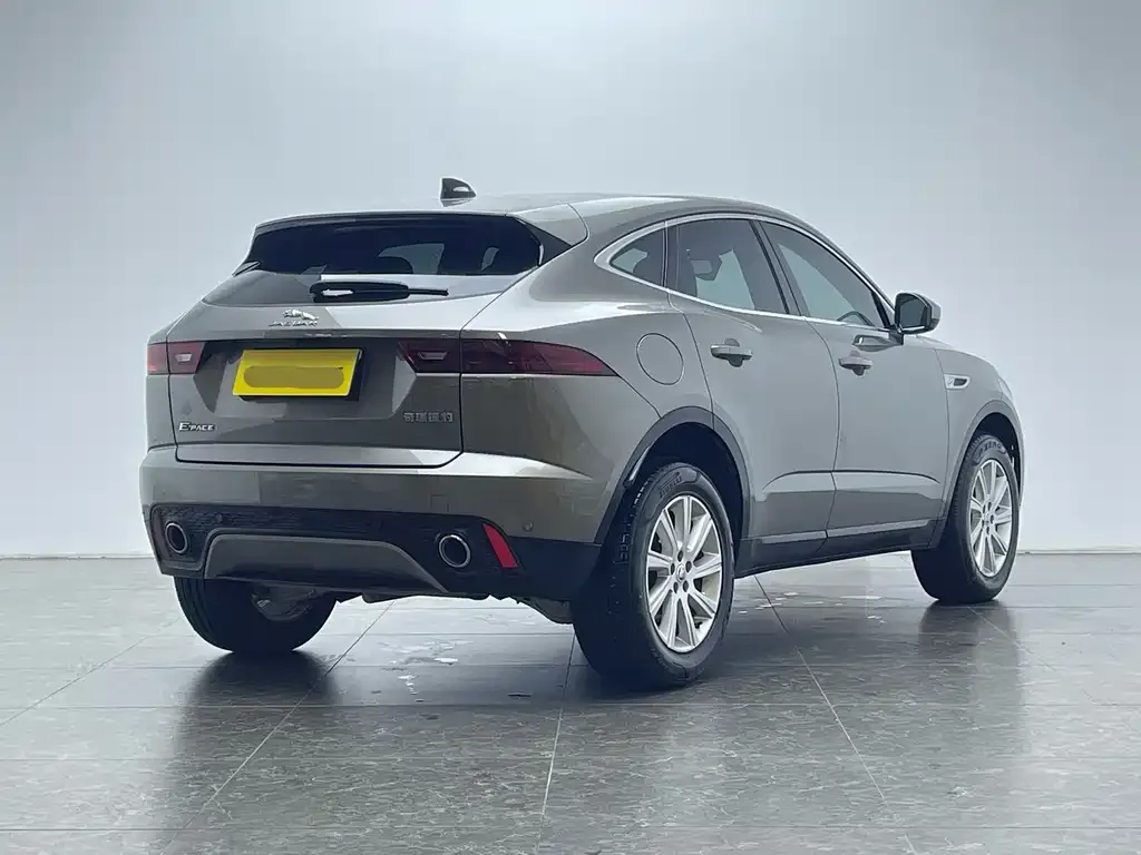 Jaguar E-PACE — фото 8