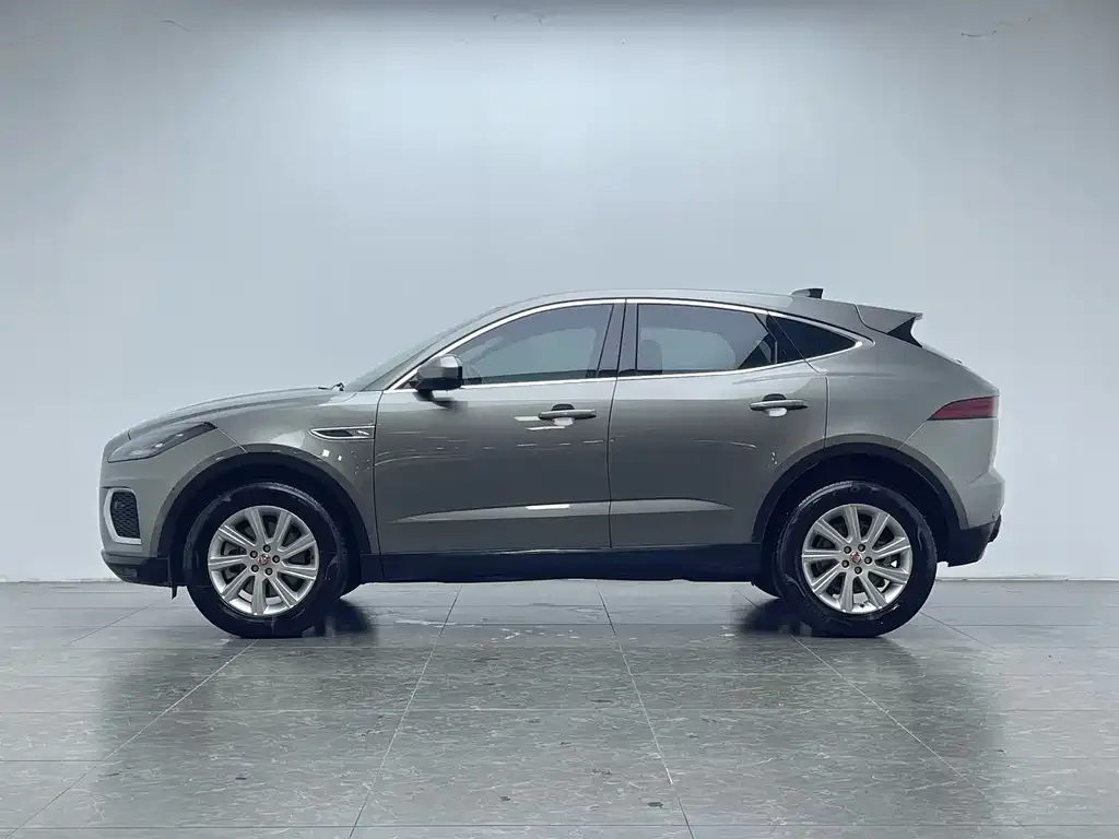 Jaguar E-PACE — фото 10
