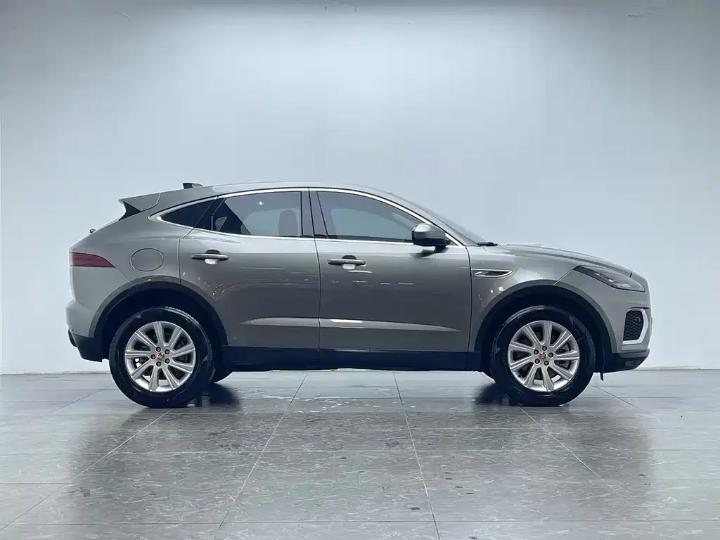 Jaguar E-PACE — фото 9