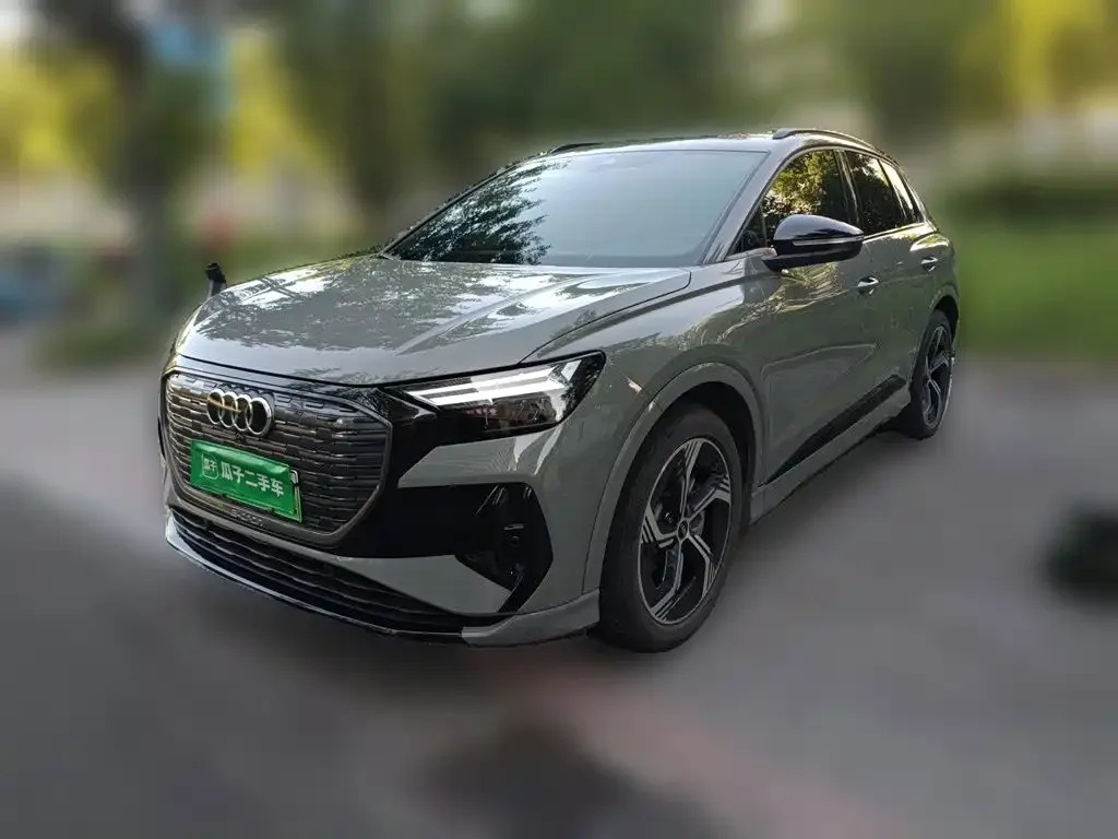 Audi Q4 e-tron — фото 1