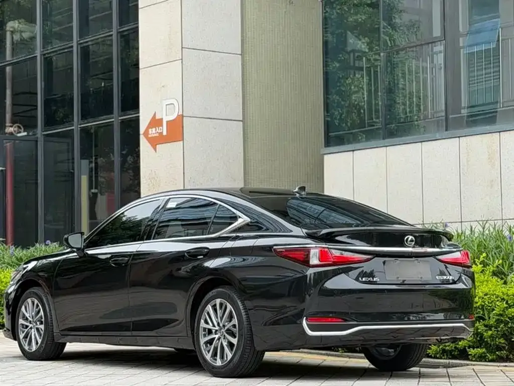 Lexus ES — фото 10