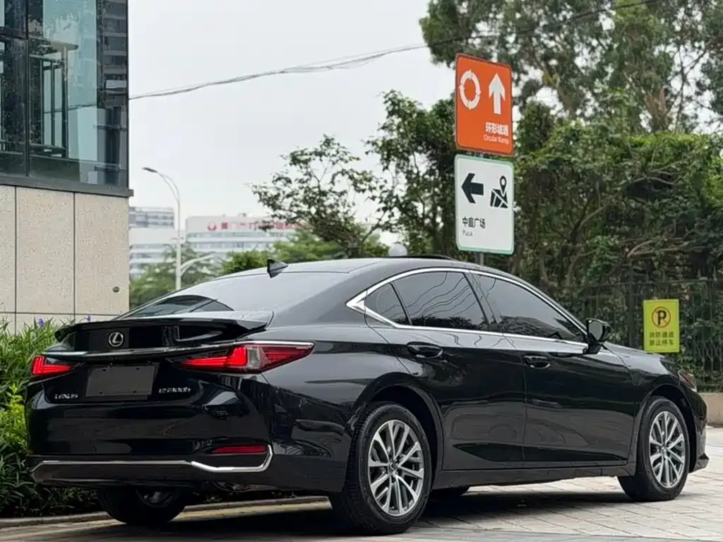 Lexus ES — фото 9