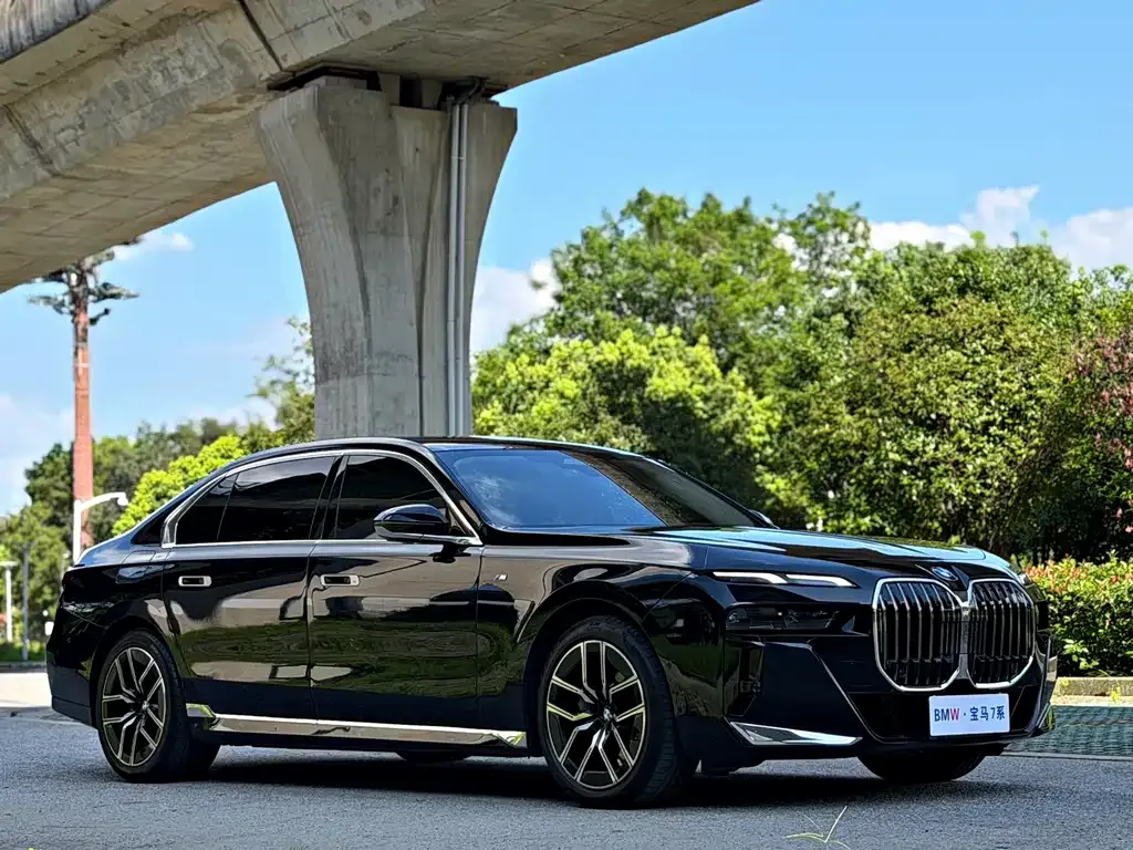 BMW 7 Series — фото 10