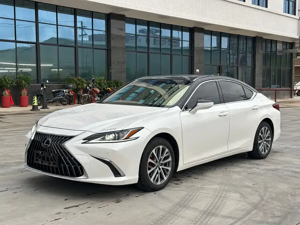Lexus ES — фото 1