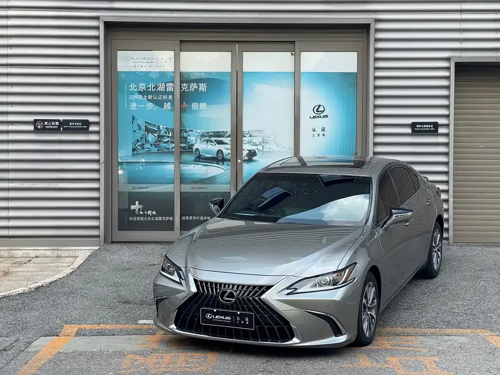 Lexus ES — фото 1