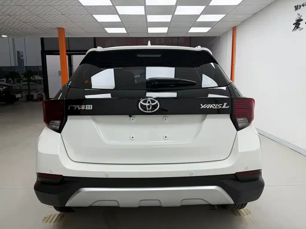 Toyota Yaris L — фото 8