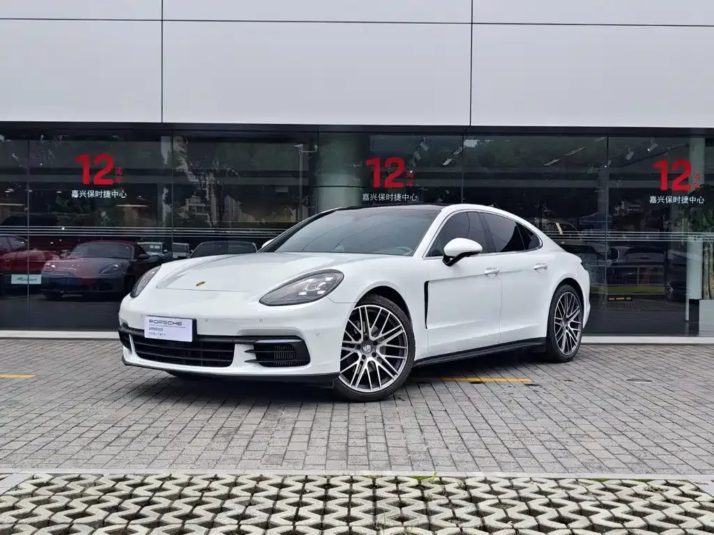 Porsche Panamera — фото 1