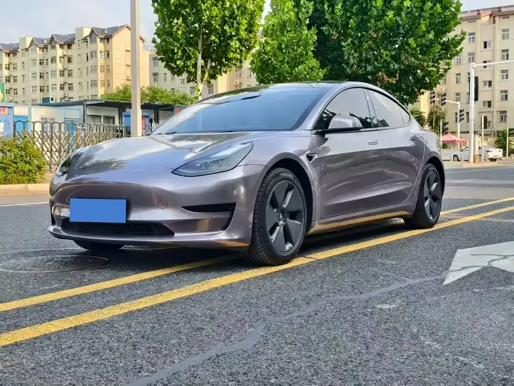 Tesla Model 3 — фото 1