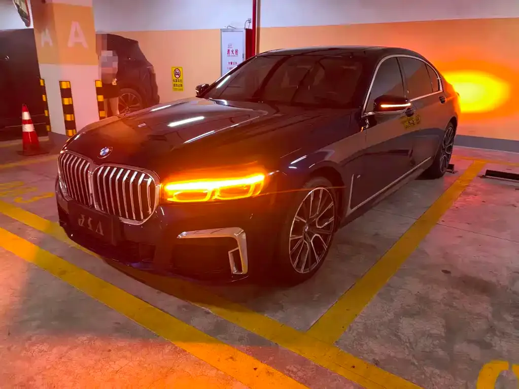 BMW 7 Series — фото 1