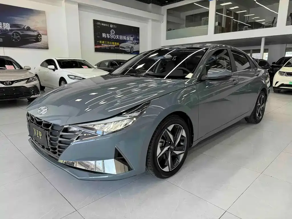 Hyundai Elantra — фото 1