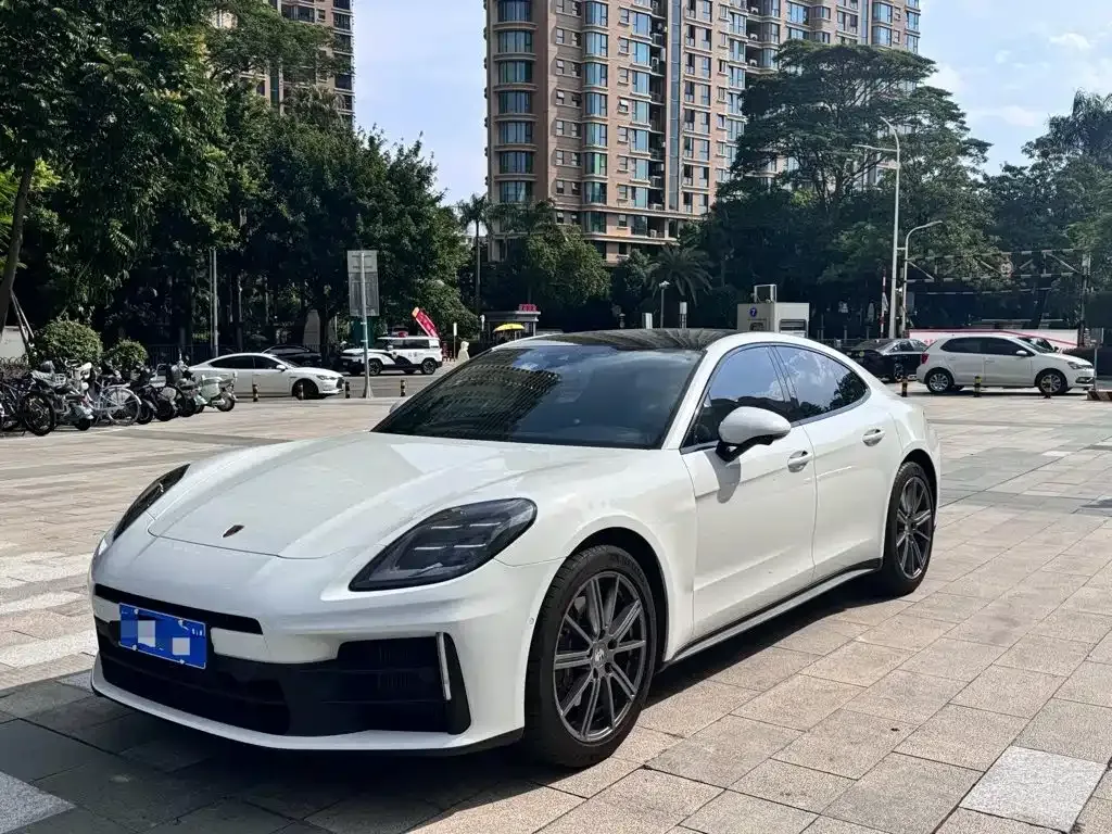 Porsche Panamera — фото 1