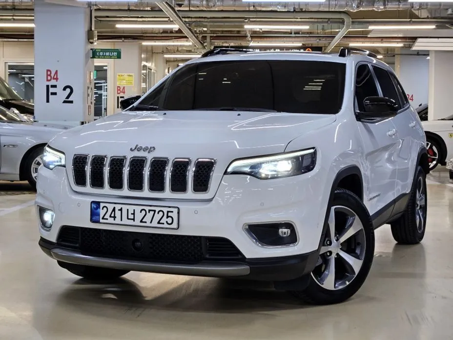 Jeep Cherokee — фото 1
