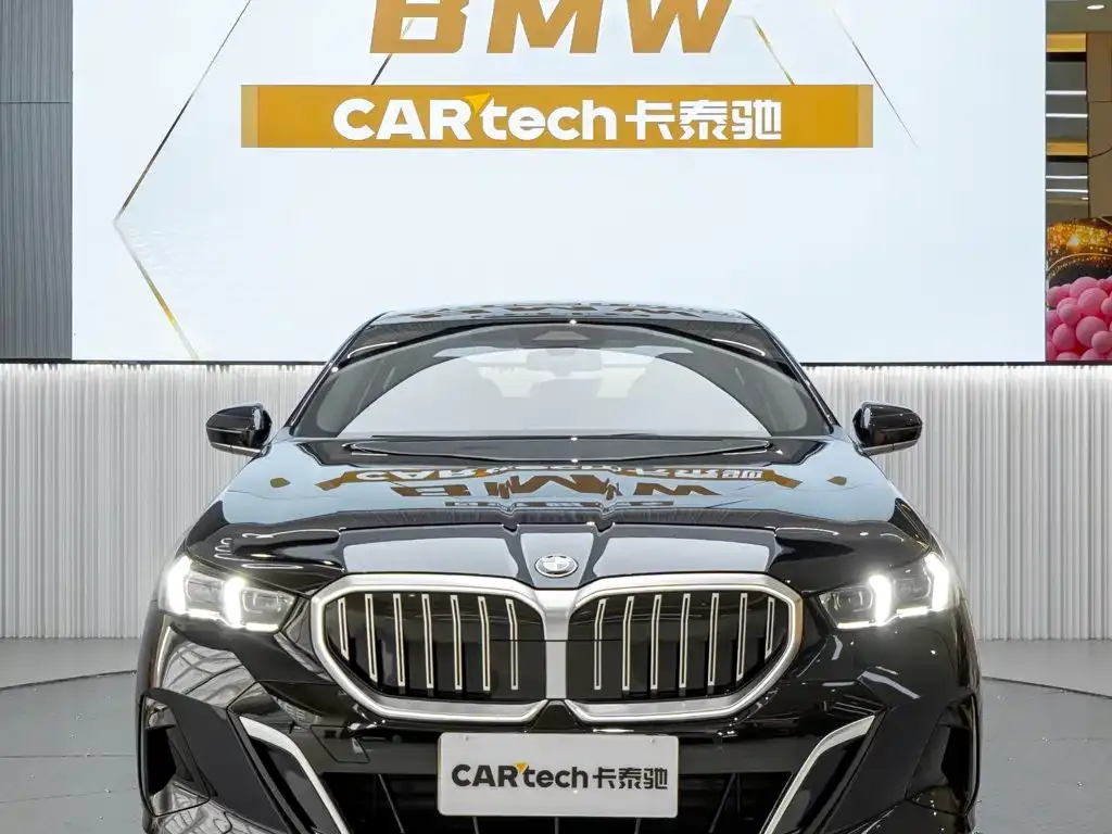 BMW 5 Series — фото 1