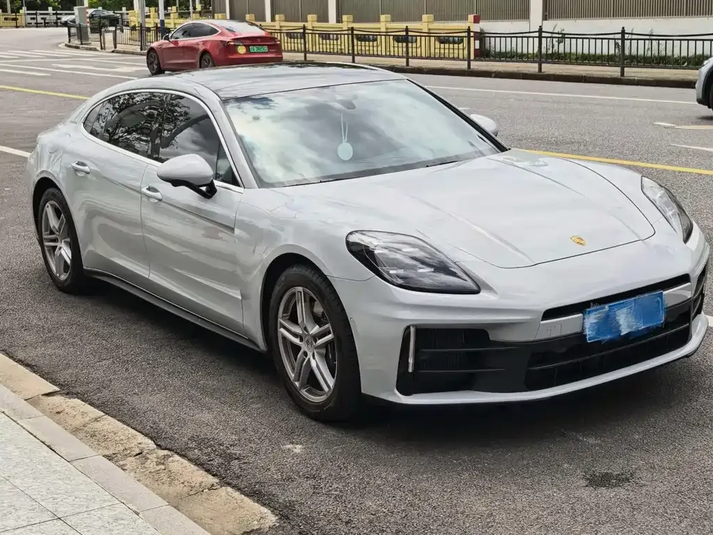 Porsche Panamera — фото 1