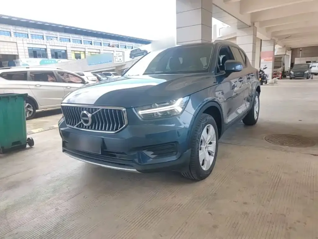 Volvo XC40 — фото 9