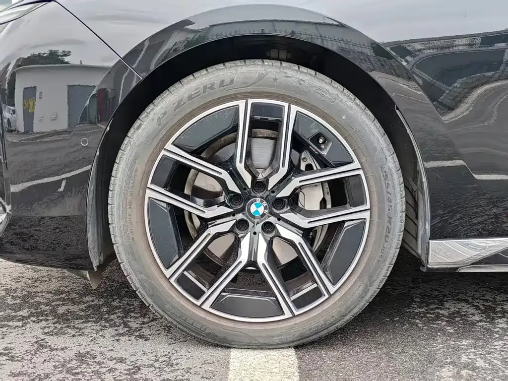 BMW 7 Series — фото 10