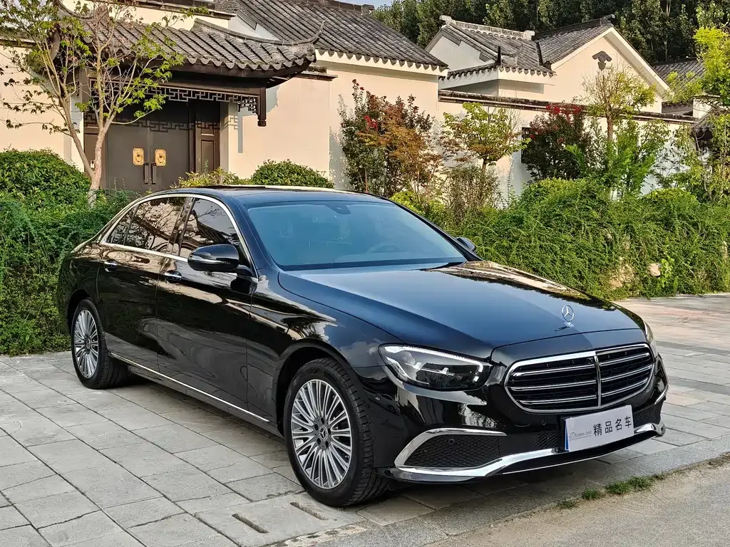 Mercedes-Benz E-Class — фото 4