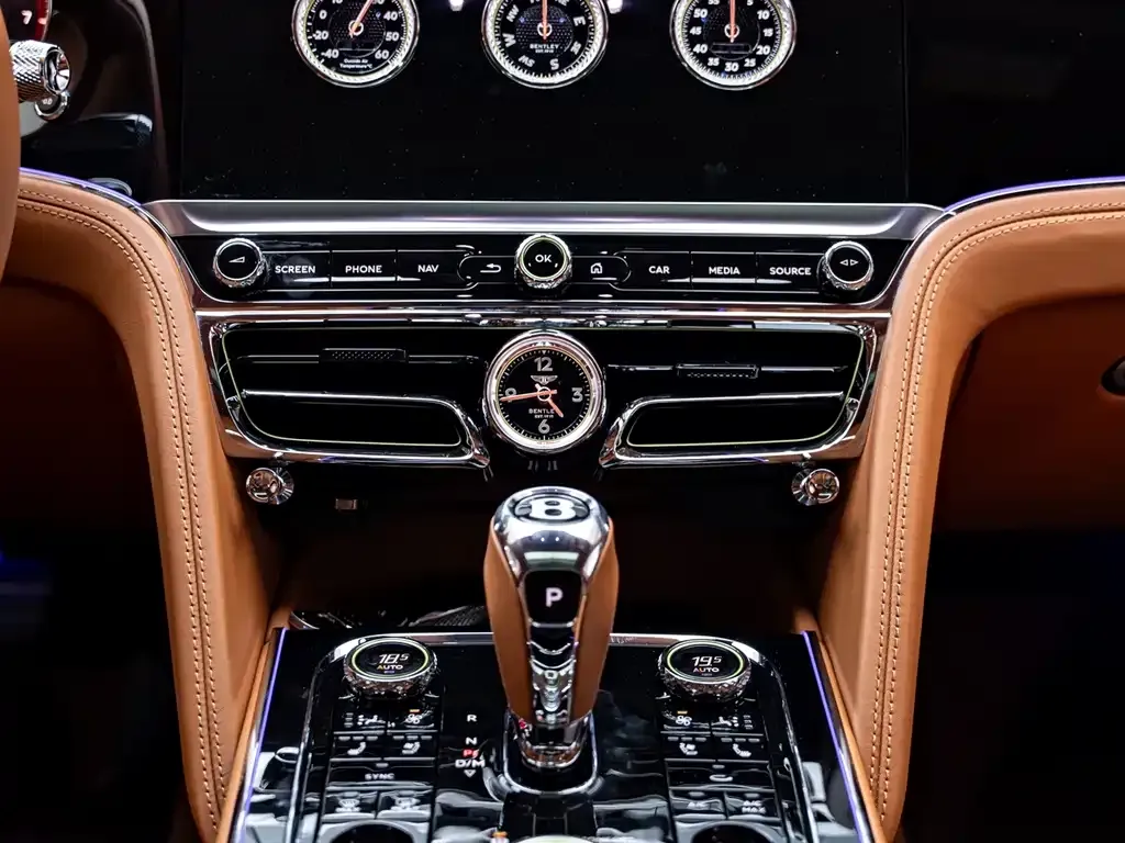 Bentley Flying Spur — фото 10