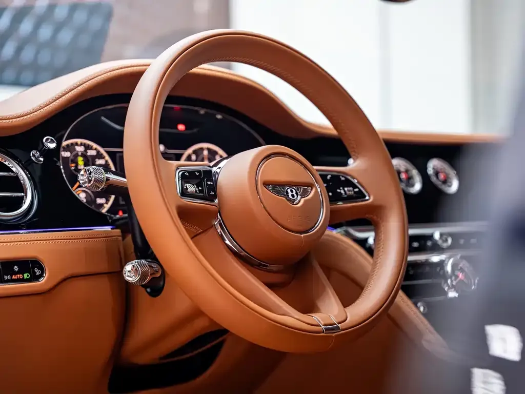 Bentley Flying Spur — фото 8