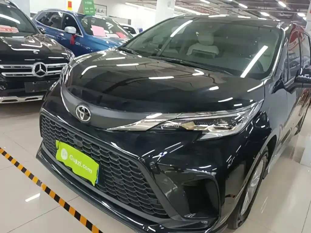 Toyota Granvia — фото 1