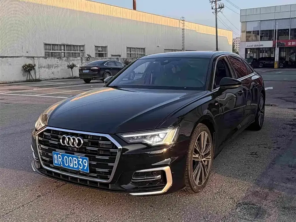 Audi A6L — фото 1
