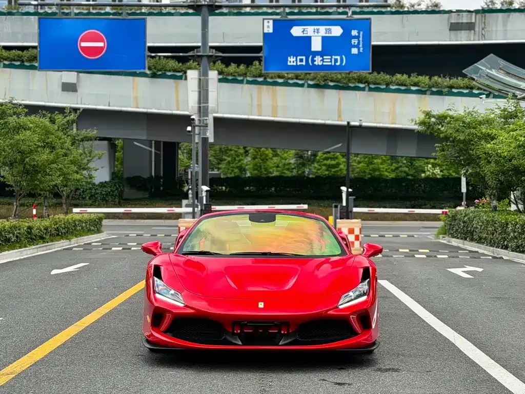 Ferrari F8 — фото 1