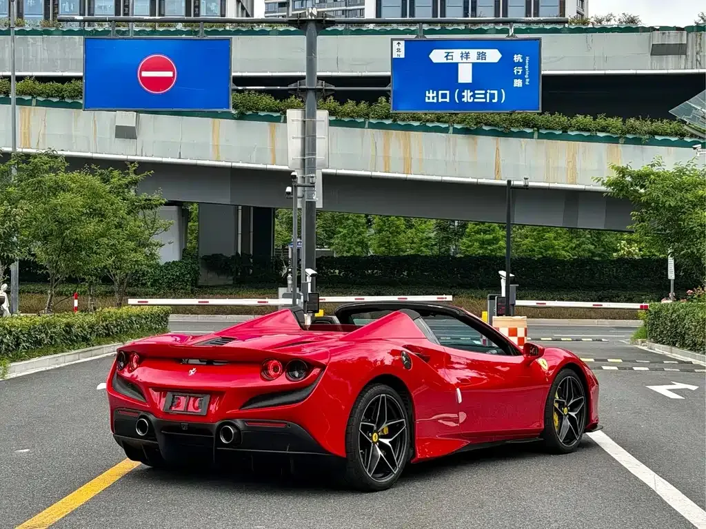 Ferrari F8 — фото 7
