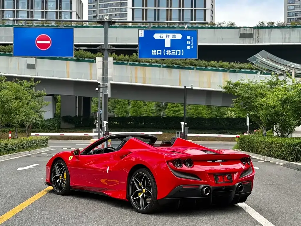 Ferrari F8 — фото 6