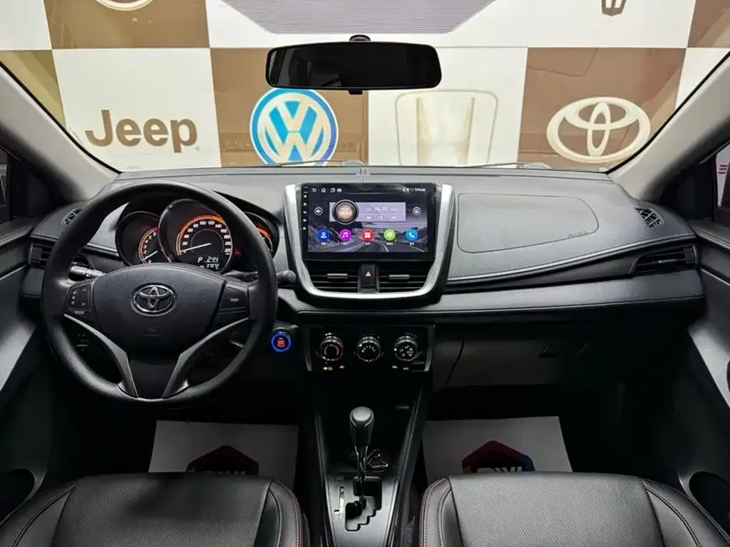 Toyota Yaris L — фото 7