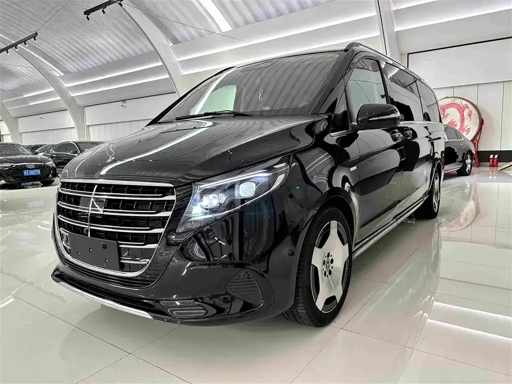 Mercedes-Benz V-Class — фото 1
