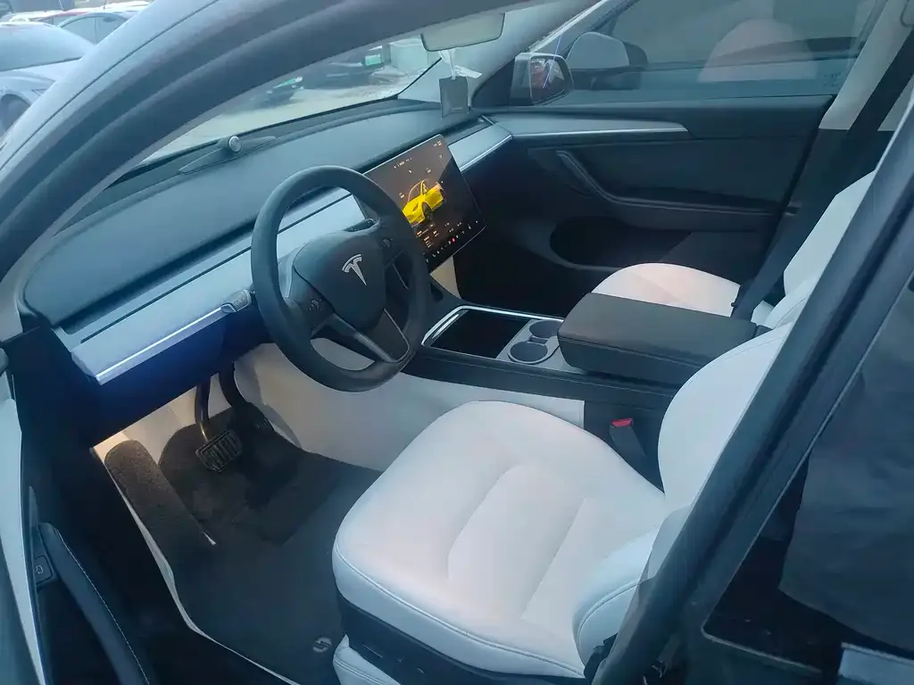 Tesla Model Y — фото 6