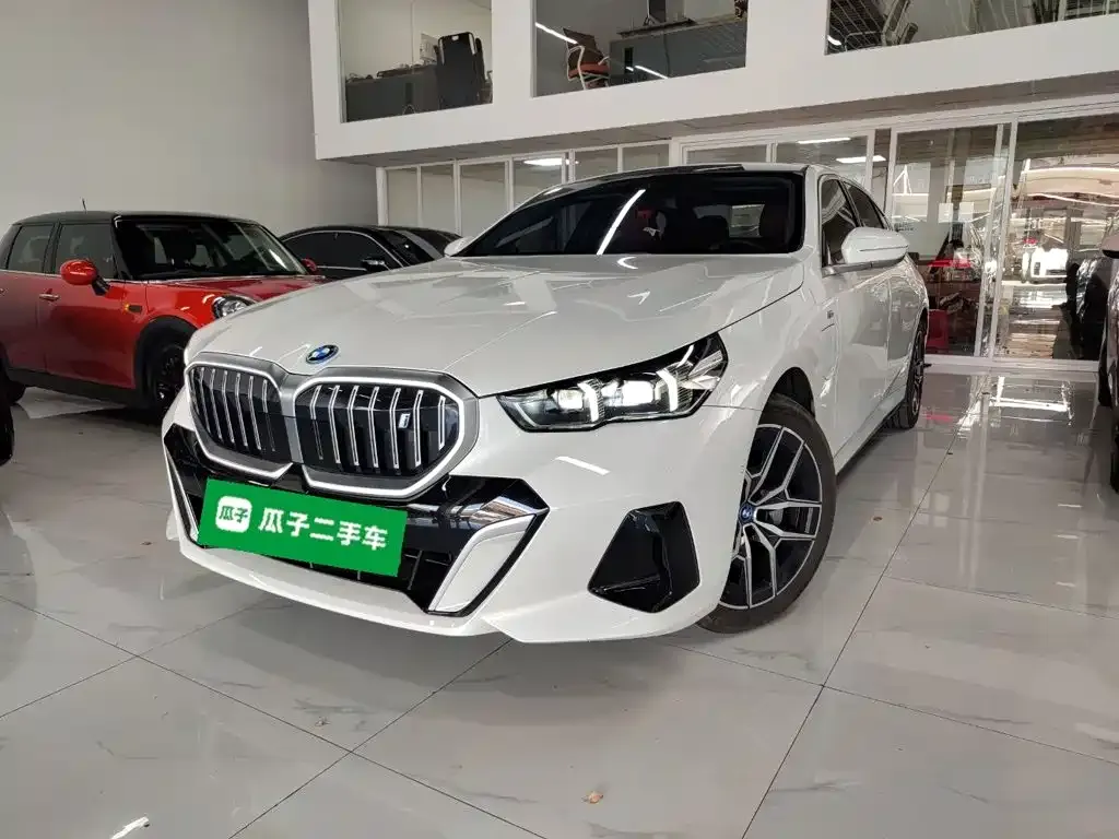 BMW i5 — фото 1
