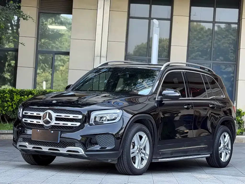 Mercedes-Benz GLB — фото 1