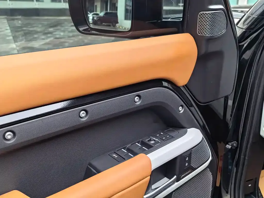 Land Rover Defender — фото 8
