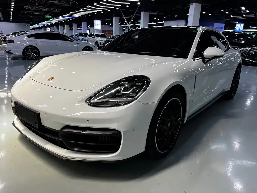 Porsche Panamera — фото 1