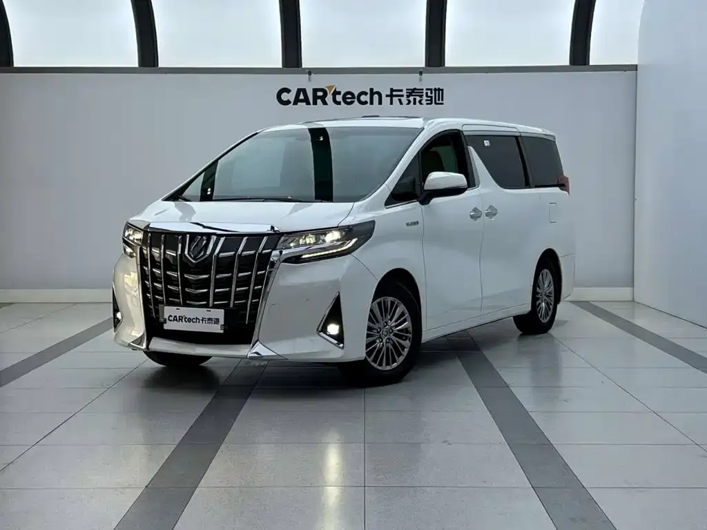 Toyota Alphard — фото 1
