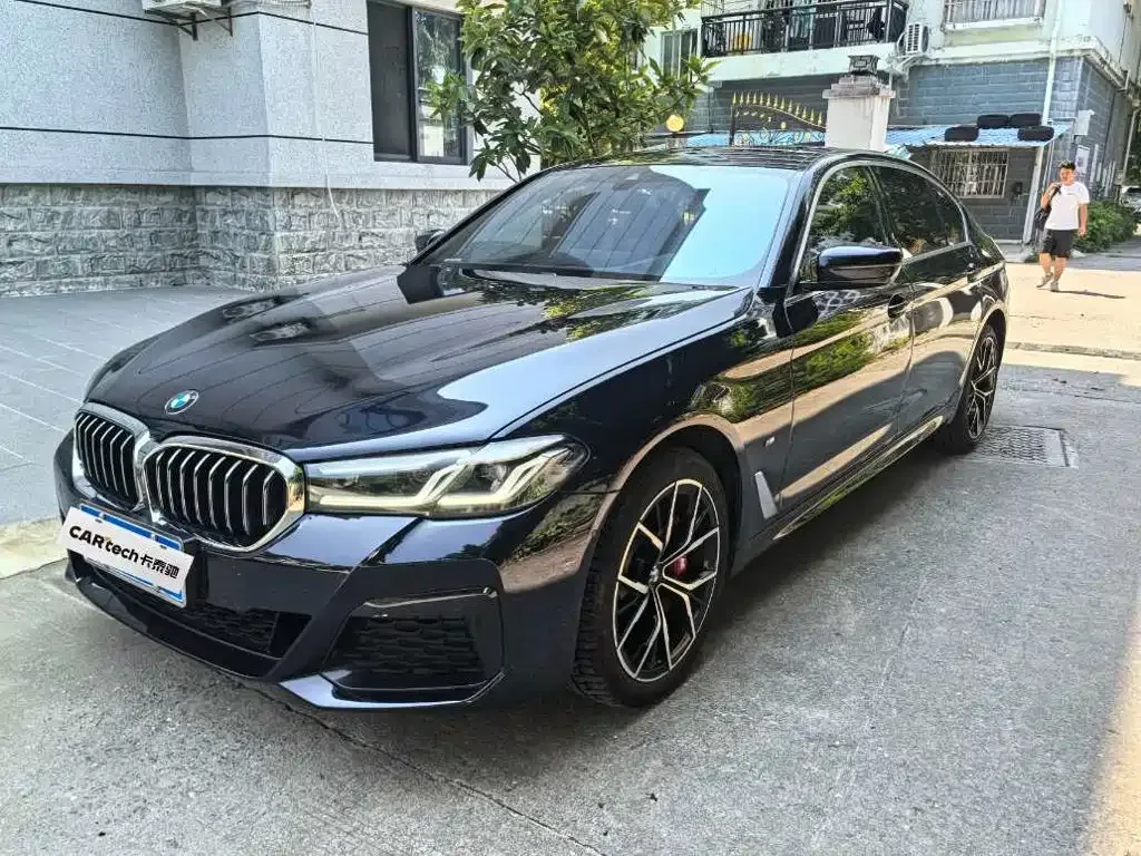 BMW 5 Series — фото 1