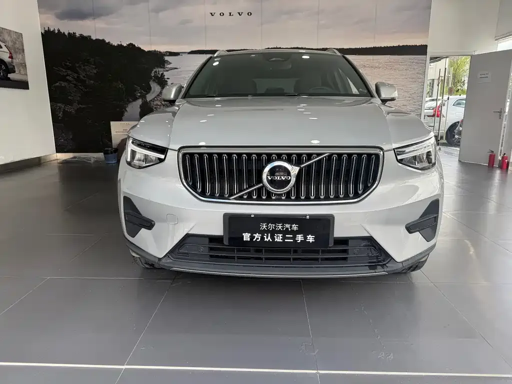 Volvo XC40 — фото 1