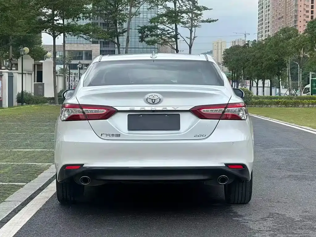 Toyota Camry — фото 8