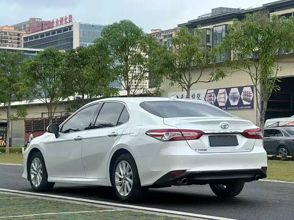 Toyota Camry — фото 5