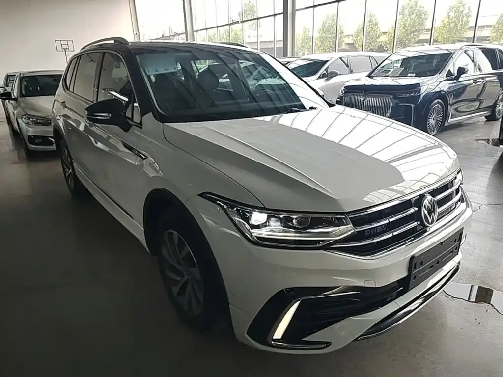 Volkswagen Tiguan L PHEV — фото 7