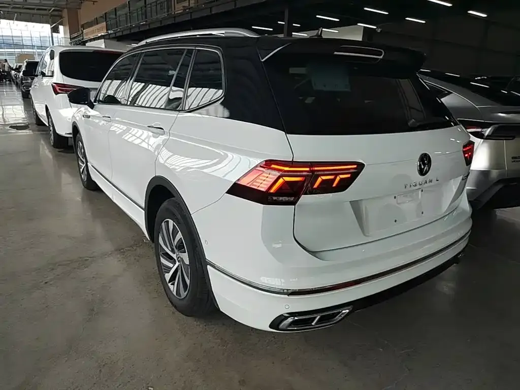 Volkswagen Tiguan L PHEV — фото 2