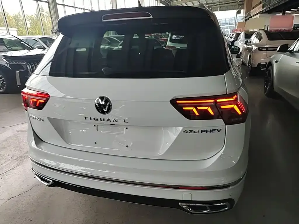 Volkswagen Tiguan L PHEV — фото 8
