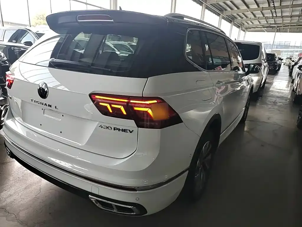 Volkswagen Tiguan L PHEV — фото 10