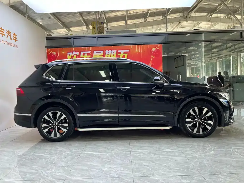 Volkswagen Tiguan L — фото 10