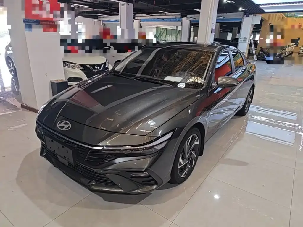 Hyundai Elantra — фото 1